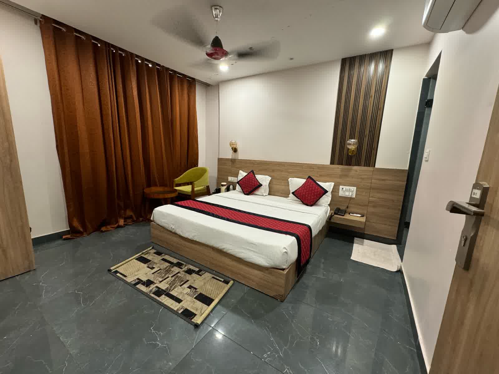 Hotel Namay Inn interior