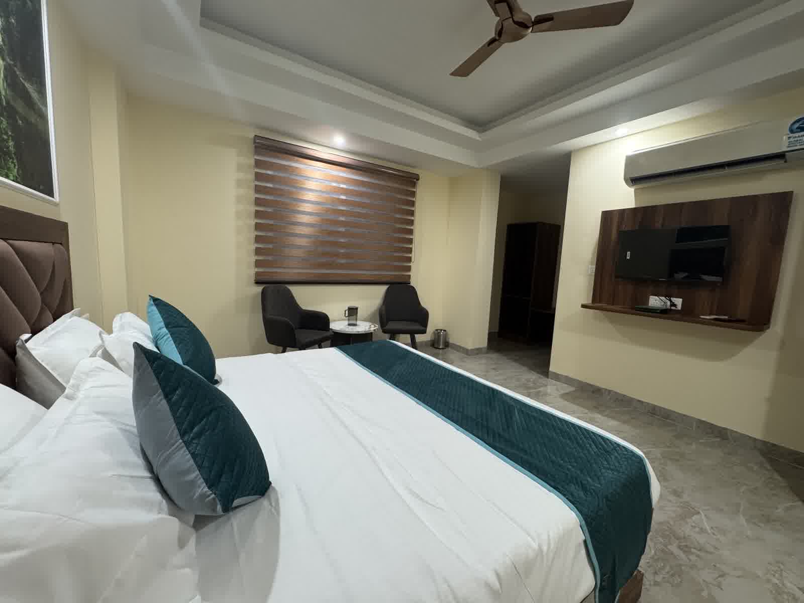 Hotel Shiwalik Grand interior