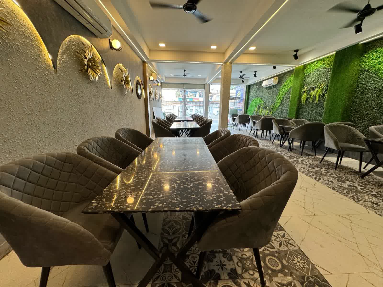 Hotel Sky High interior